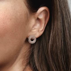 Pandora -Logo & Pavé ørestikker - Sølv Og Forgyldt Metalblanding -Gavefest 282780C01 modelbillede 2