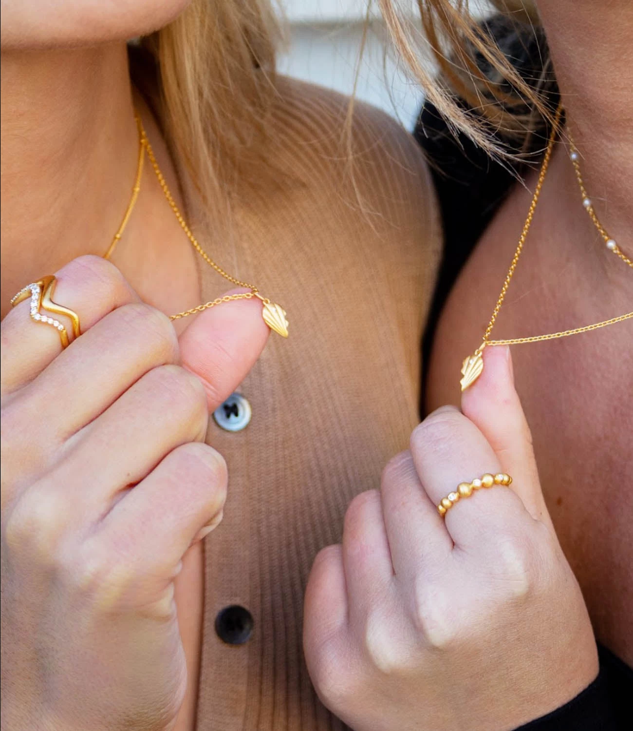 ByBiehl - Just Love Half, Knækhjerte Vedhæng - Forgyldt Sølv 7 ByBiehl - Just Love Half, Knækhjerte Vedhæng - Forgyldt Sølv - Billede 5