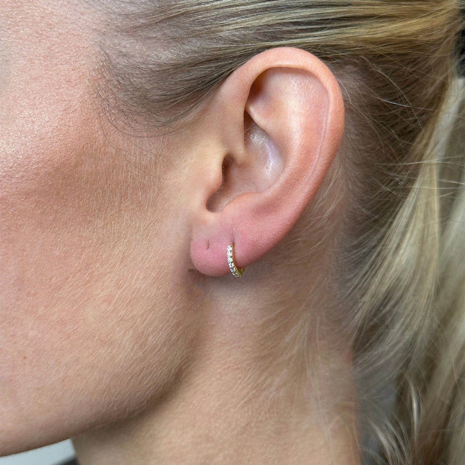 LuvaLu Jewellery - Drancy Small Creoler M. Cz - Forgyldt Sølv 4 LuvaLu Jewellery - Drancy Small Creoler M. Cz - Forgyldt Sølv - Billede 2